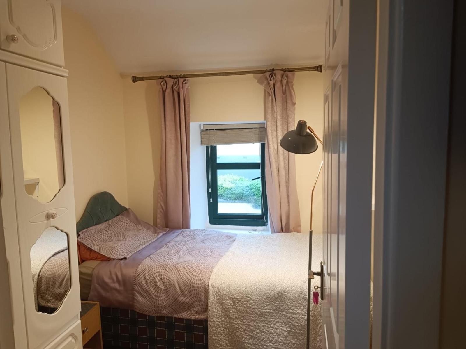 Bernie'S Place Castlebar Rom bilde